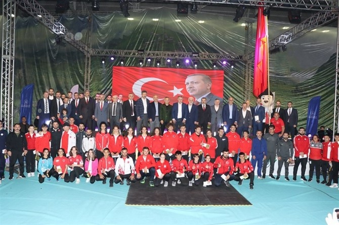 Rize'de Sporun Yıldızları Ödül Töreni Düzenlendi