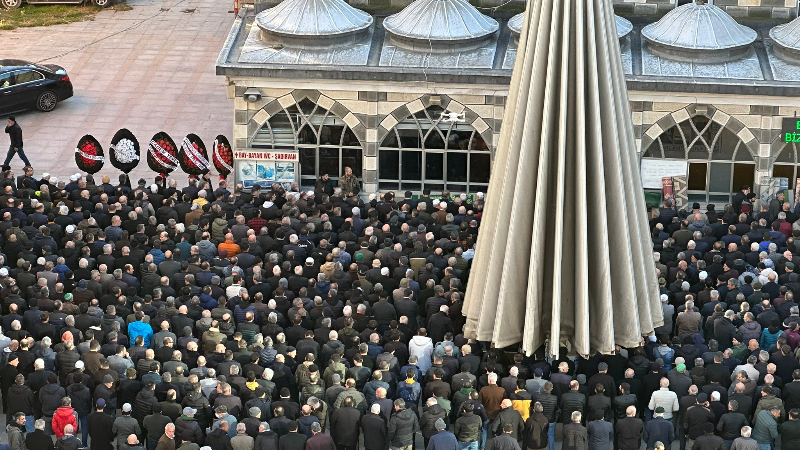 Hakkı Hoca Son Yolculuğuna Uğurlandı