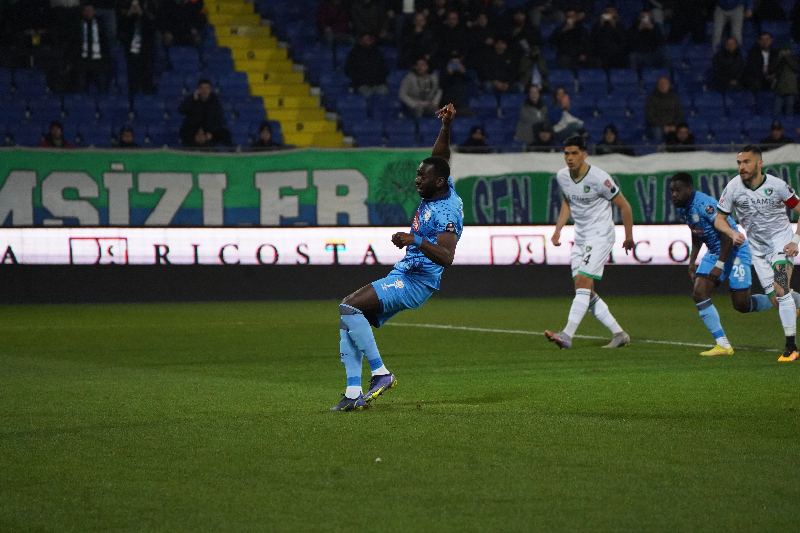 Çaykur Rizespor Denizlispor'u Geçti