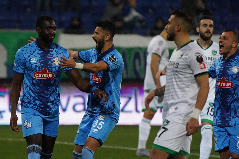 Çaykur Rizespor Denizlispor'u Geçti