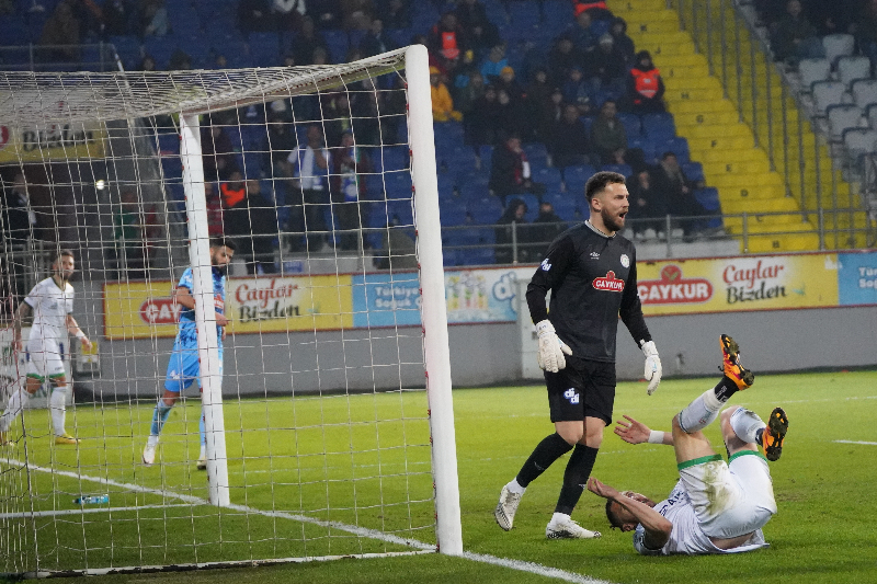 Çaykur Rizespor Denizlispor'u Geçti