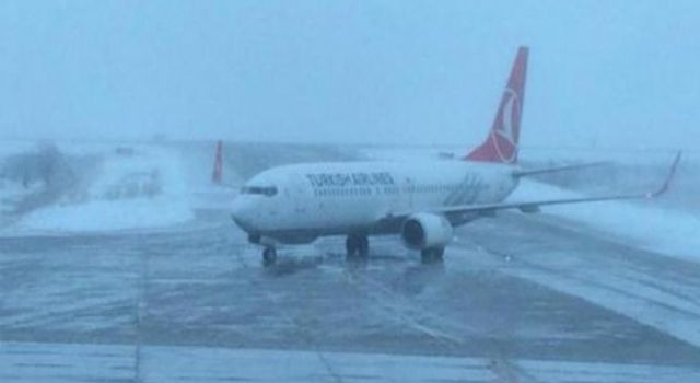 Trabzon'da Hava Ulaşımına Kar Engeli