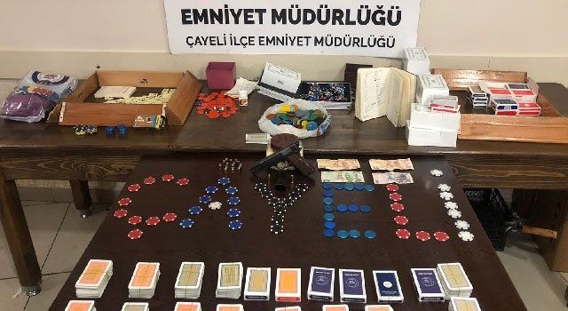 Çayeli’nde Kumar Oynatılan Bir Evde 21 Kişi Yakalandı