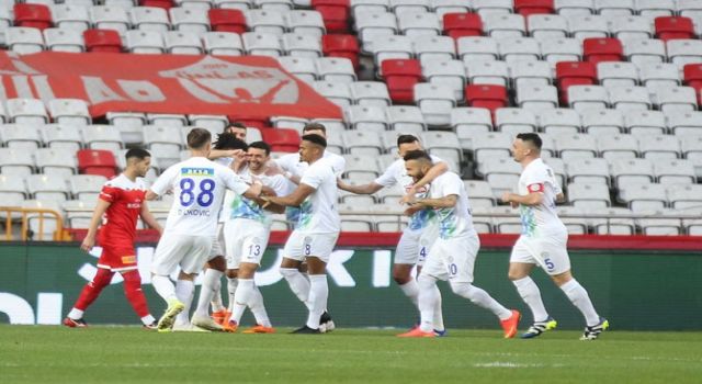 Çaykur Rizespor Antalya'da 3 Golle 3 Puana Uzandı