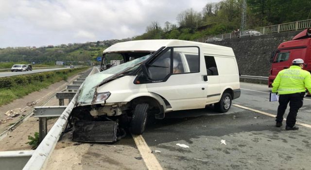 Rize'de Trafik Kazası 1'i Ağır 2 Yaralı