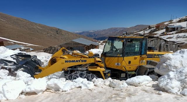 Rize'de Yayla Yollarında Kar Temizliği Sürüyor