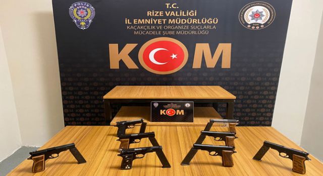 Polisin Durdurduğu Araçtan 8 El Yapımı Tabanca Çıktı