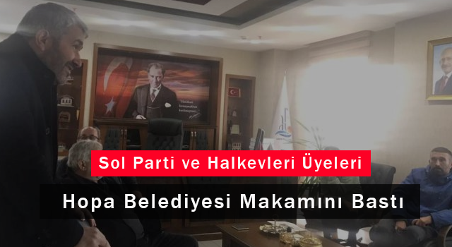 Sol Parti ve Halkevleri Üyeleri Hopa Belediyesi Makamını Bastı