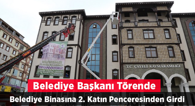 Belediye Başkanı Törende Belediye Binasına 2. Katın Penceresinden Girdi