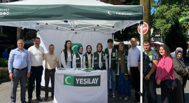 Yeşi̇lay Rize'de bi̇lgi̇lendi̇ri̇yor