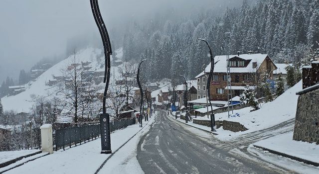 Rize'nin yüksek kesimlerine kar yağdı