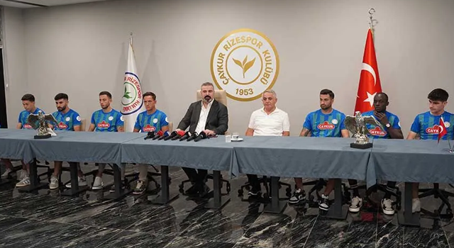 Çaykur Rizespor yeni transferlerini tanıttı