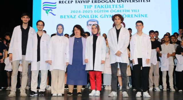 Recep Tayyip Erdoğan Üniversitesi Tıp Fakültesi'nde Beyaz Önlük Giyme Töreni Gerçekleştirildi