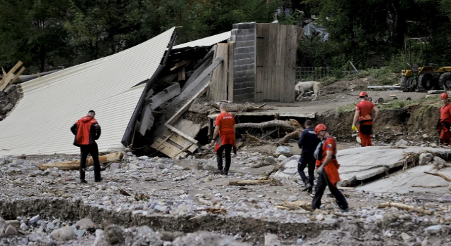 Bosna Hersek'te sel felaketi: Türkiye uzattığı yardım eliyle yaraları sarıyor