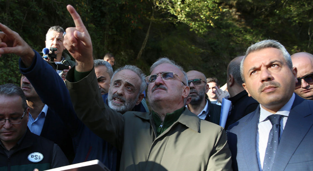 İçişleri Bakan Yardımcısı Karaloğlu, Rize'de heyelan yaşanan köyde inceleme yaptı