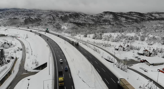 Anadolu Otoyolu'nun Bolu Dağı geçişi, kar temizleme çalışması nedeniyle trafiğe kapatılacak