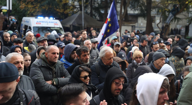 Gürcistan'da parlamento seçimlerinin sonuçlarını kabul etmeyen muhalefetten protesto yürüyüşü