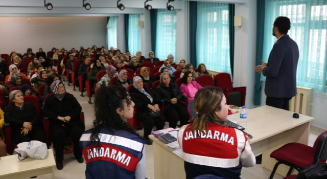 Rize İl Jandarma Komutanlığı’ndan Uyuşturucu ve Zararlı Alışkanlıklarla Mücadele Eğitimleri