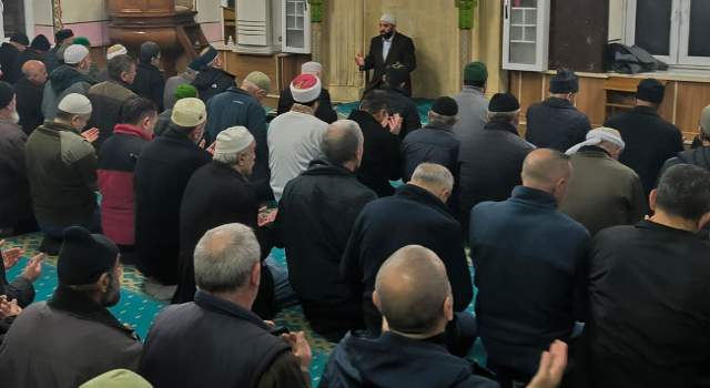 Rize’de Reşadiye Camii, Cuma Geceleri Birlik ve Beraberliğin Adresi Oluyor