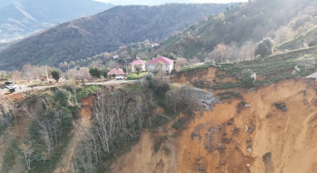 Artvin'de heyelan nedeniyle iki ev tedbir amaçlı tahliye edildi