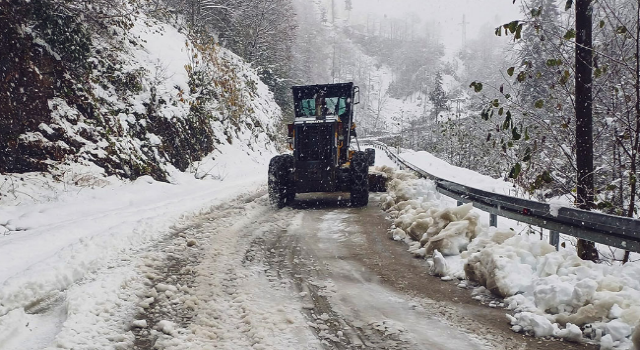 Rize'de Kar Yağışı Nedeniyle 14 Köy Yolu Ulaşıma Kapandı