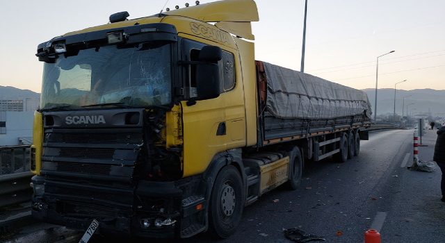 Rize'ye tuğla taşıyan TIR 5 araçlı zincirleme kazaya karıştı: 2 yaralı