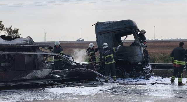 Otoyolda devrilen tanker alev alev yandı