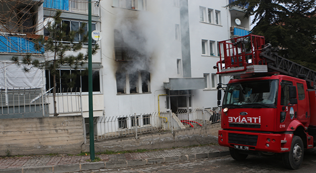 Tokat'ta apartman yangını; 12 kişi dumandan etkilendi