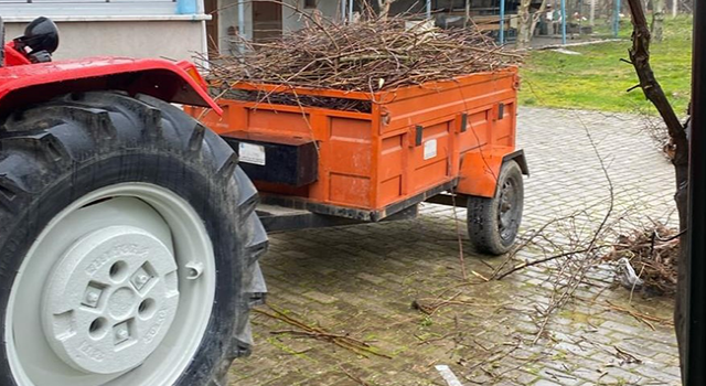 Traktör römorkundan düşerek hayatını kaybetti