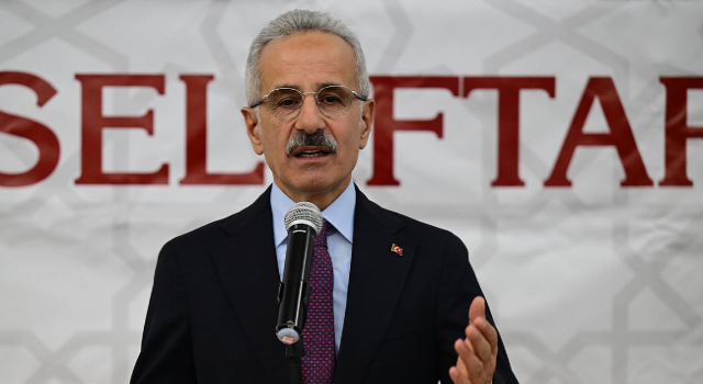 Bakan Uraloğlu: "Trabzon'umuza 32 kilometre uzunluğunda kent içi raylı sistemi kazandıracağız"