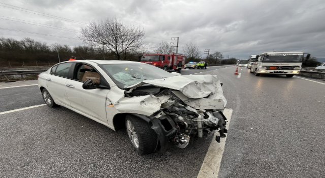 Hafriyat kamyonuna çarpan otomobilin sürücüsü yaralandı