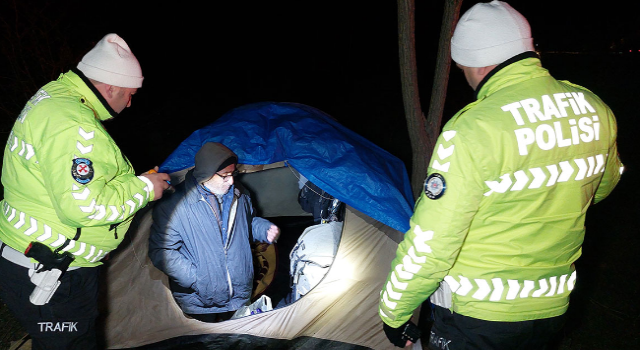 Rize'den Balıkesir'e Parasız Yolculuk Kâbusa Döndü: Polis, Donmaktan Son Anda Kurtardı