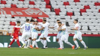 Çaykur Rizespor Antalya'da 3 Golle 3 Puana Uzandı