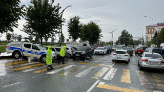 Ardeşen'de Trafik Ekipleri Yoğun Yağmura Rağmen Görevdeydi