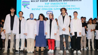 Recep Tayyip Erdoğan Üniversitesi Tıp Fakültesi'nde Beyaz Önlük Giyme Töreni Gerçekleştirildi