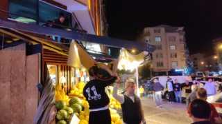 6'ncı kattaki balkondan manavın brandasına düşen kadın, eşine kızıp kendisini boşluğa bırakmış