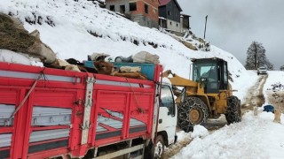 Rize’de yaylada hayvanları ile mahsur kalan 6 kişi kurtarıldı