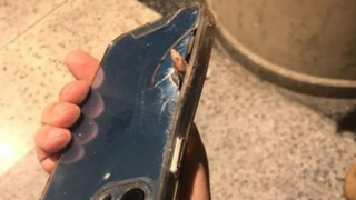 Gece şarjda bırakılan iPhone 14 Pro Max bomba gibi patladı