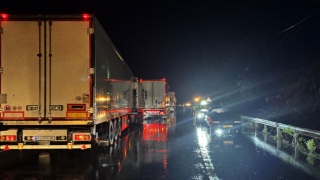 Karadeniz Sahil Yolu heyelan nedeniyle tek yönlü trafiğe kapandı