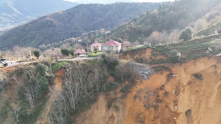 Artvin'de heyelan nedeniyle iki ev tedbir amaçlı tahliye edildi