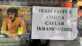 Ferdi Tayfur hayranı muhtar herkese ücretsiz Rize çayı dağıttı