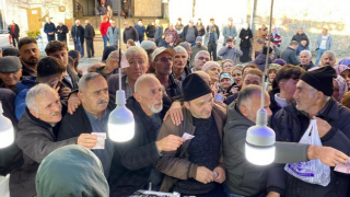 Hopa'da 30 liralık hamsiye yoğun ilgi