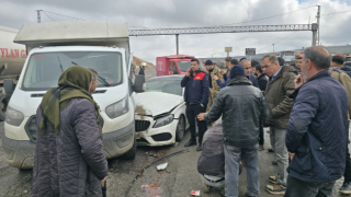 Şırnak'ta otomobil ile kamyonet çarpıştı: 5 yaralı