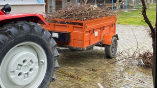 Traktör römorkundan düşerek hayatını kaybetti