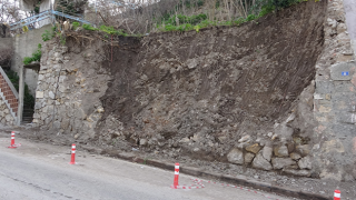 İstinat duvarının çöktüğü bölgede tahliye edilen binadakiler evlerine döndü