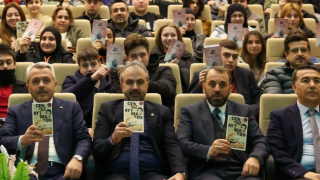 Rize'de Çayla Kitap Projesinin 5. Programı Gençlerle Buluştu